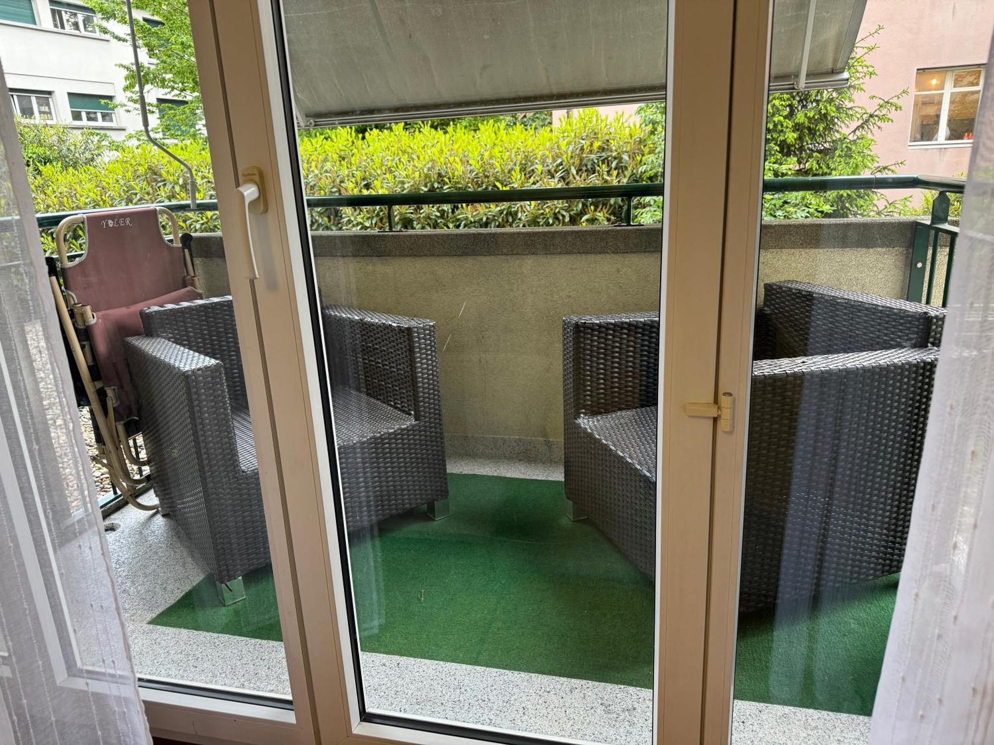 Apartahotel Confort Lausanne Exterior photo
